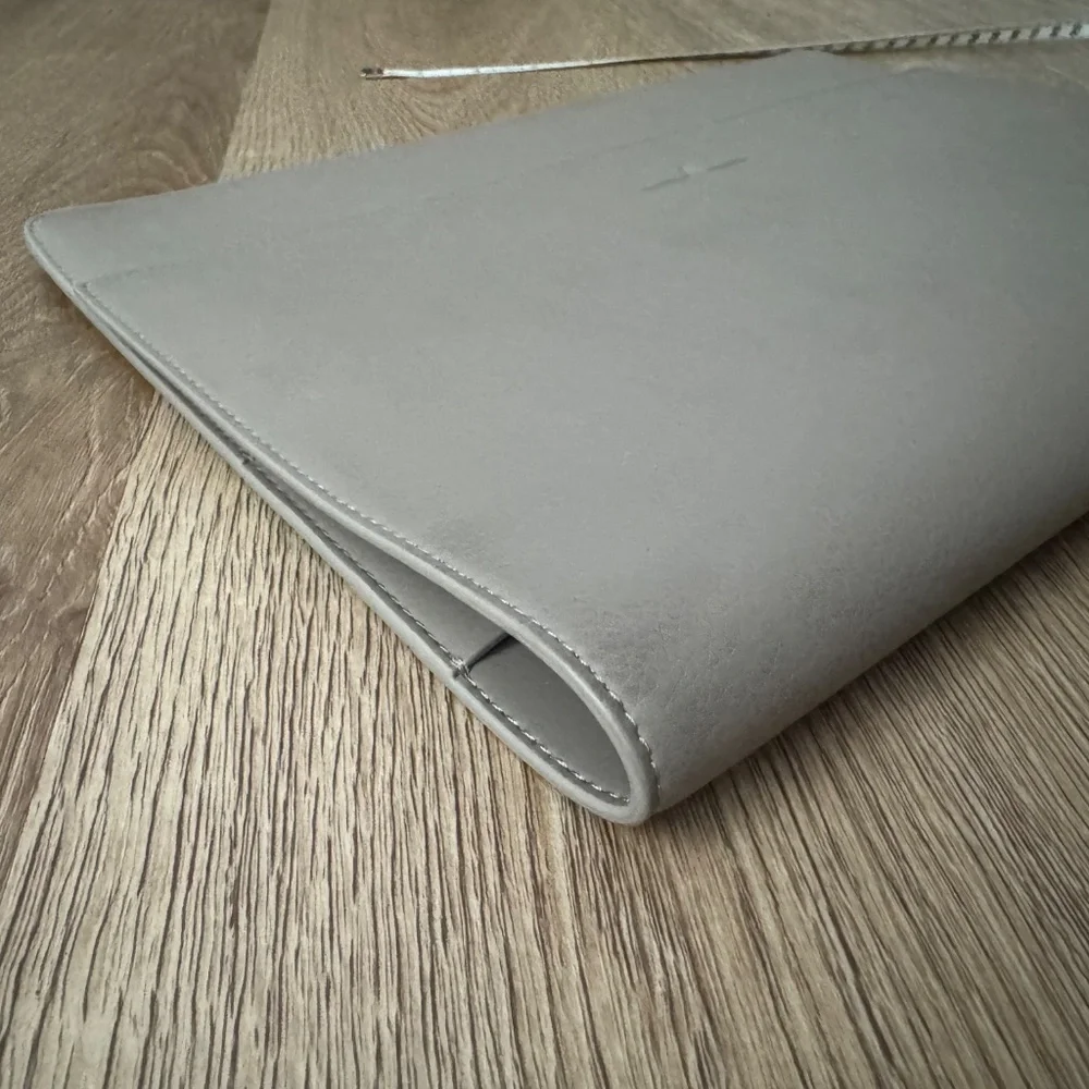Von Holzhausen Technik Stone Cement 13 Inch Leather Sleeve Portfolio Cover